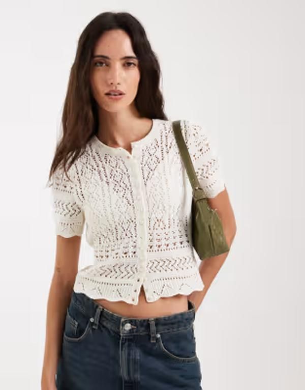 オンリー レディース アウター カーディガン ONLY pearl buttons crochet cardigan in cream Birch white pearl ホワイト