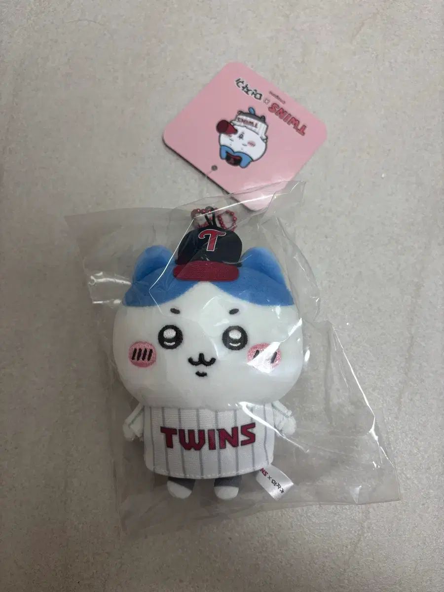 ちいかわ LG TWINS コラボ ハチワレ マスコット ぬいぐるみ