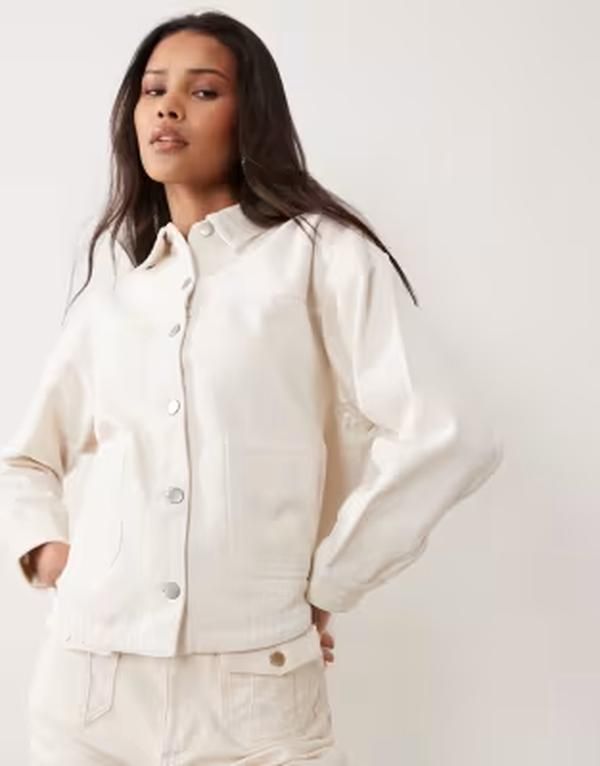 ジェイディーワイ レディース アウター ジャケット・ブルゾン デニム JDY boxy denim jacket with front pockets in cream ECRU エクリュ