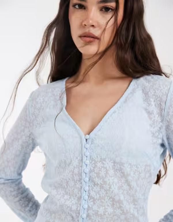 ピーシーズ レディース アウター カーディガン フラワー柄 フラワー PIECES floral devore button front cardigan in pale Blue ブルー