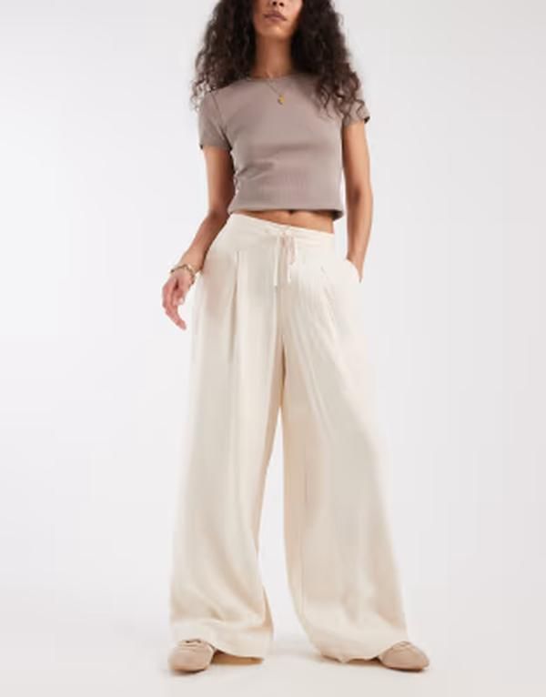 エイソス レディース ボトムス カジュアルパンツ ワイドレッグ ASOS DESIGN softexture wide leg pants in cream クリーム