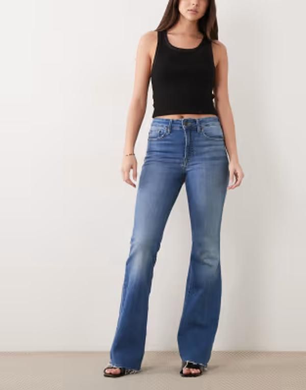 グッドアメリカン レディース ボトムス デニムパンツ ジーンズ Good American good legs flare jeans in mid blue wash MID BLUE ブルー