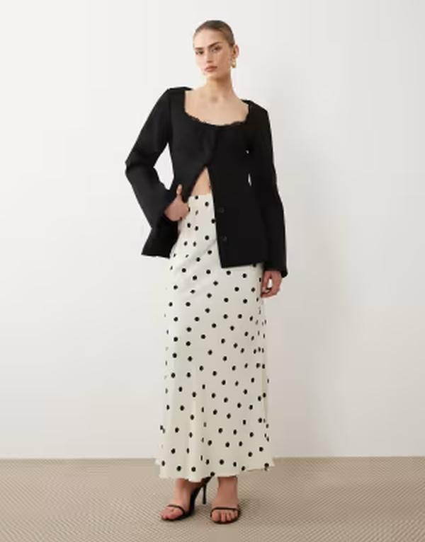 ヴィラ レディース ボトムスカート ドット柄 ドット サテン マキシ VILA satin maxi skirt in cream and black polka dot Birch dots クリー