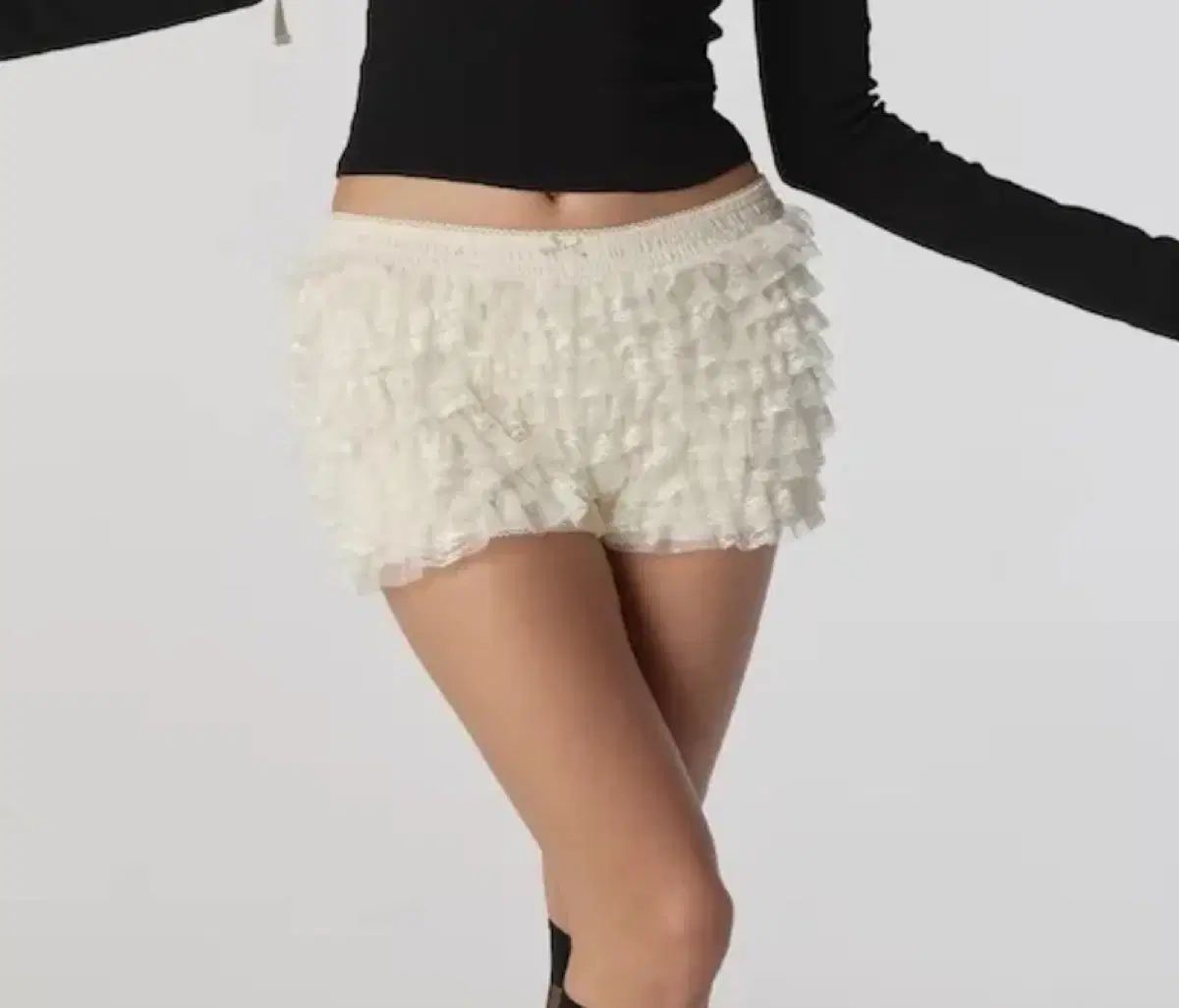 グロウニー POYYL LACE BLOOMER SHORTS