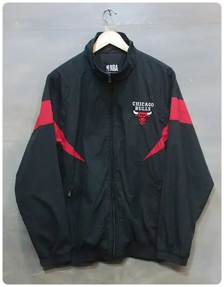 L NBA シカゴ ブルズ オーバーサイズ ウィンドブレーカー ジャケット