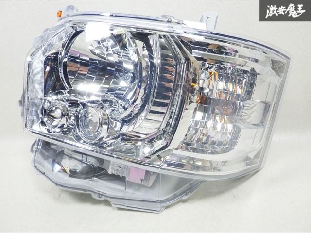 ☆新車外し☆点灯OK☆ トヨタ純正 200系 ハイエース 4型 5型 6型 7型 8
