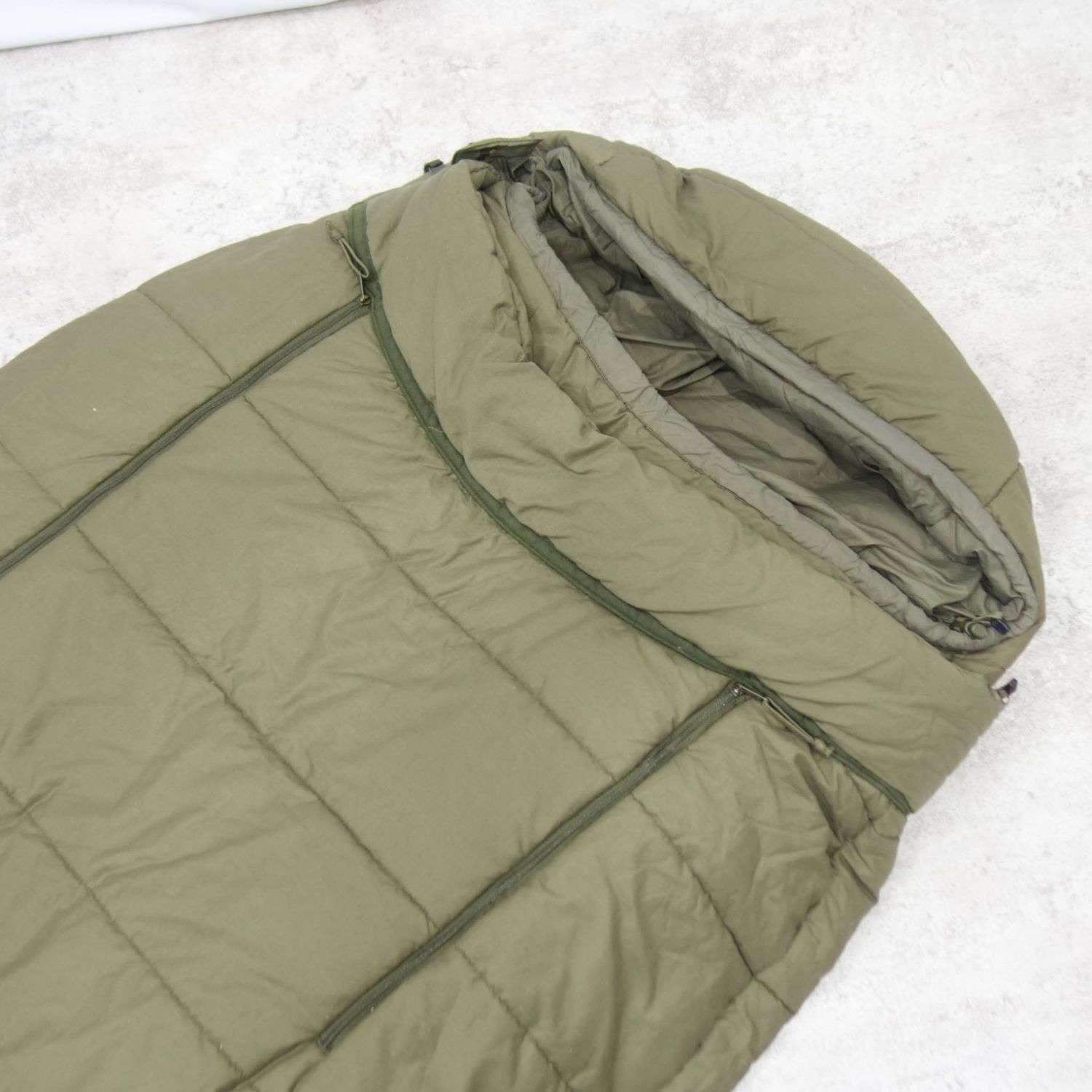 美品 カリンシア CARINTHIA シュラフ ウィルダネス 化繊 寝袋 冬用