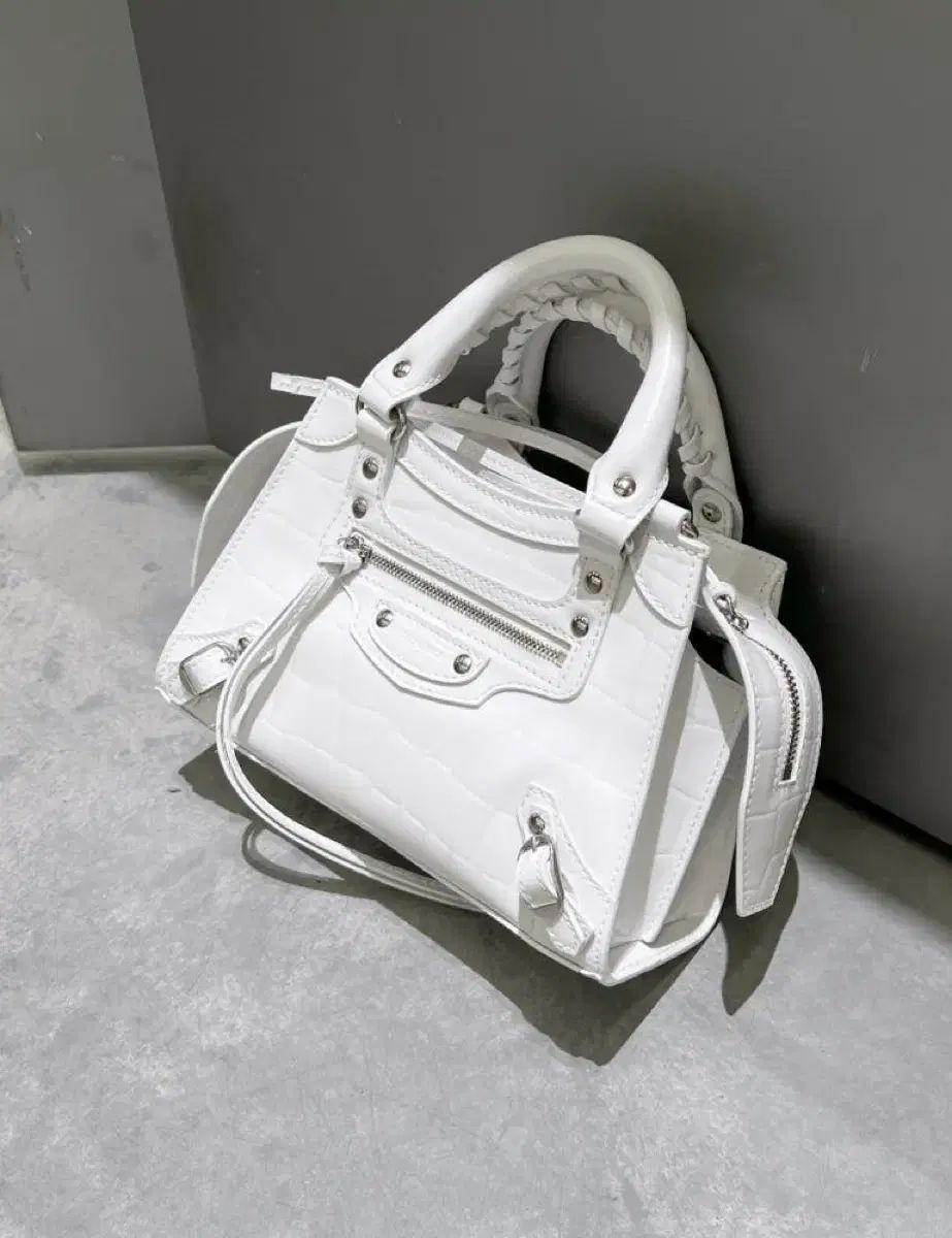 バレンシアガ NEO Classic シティバッグ ミニ 白