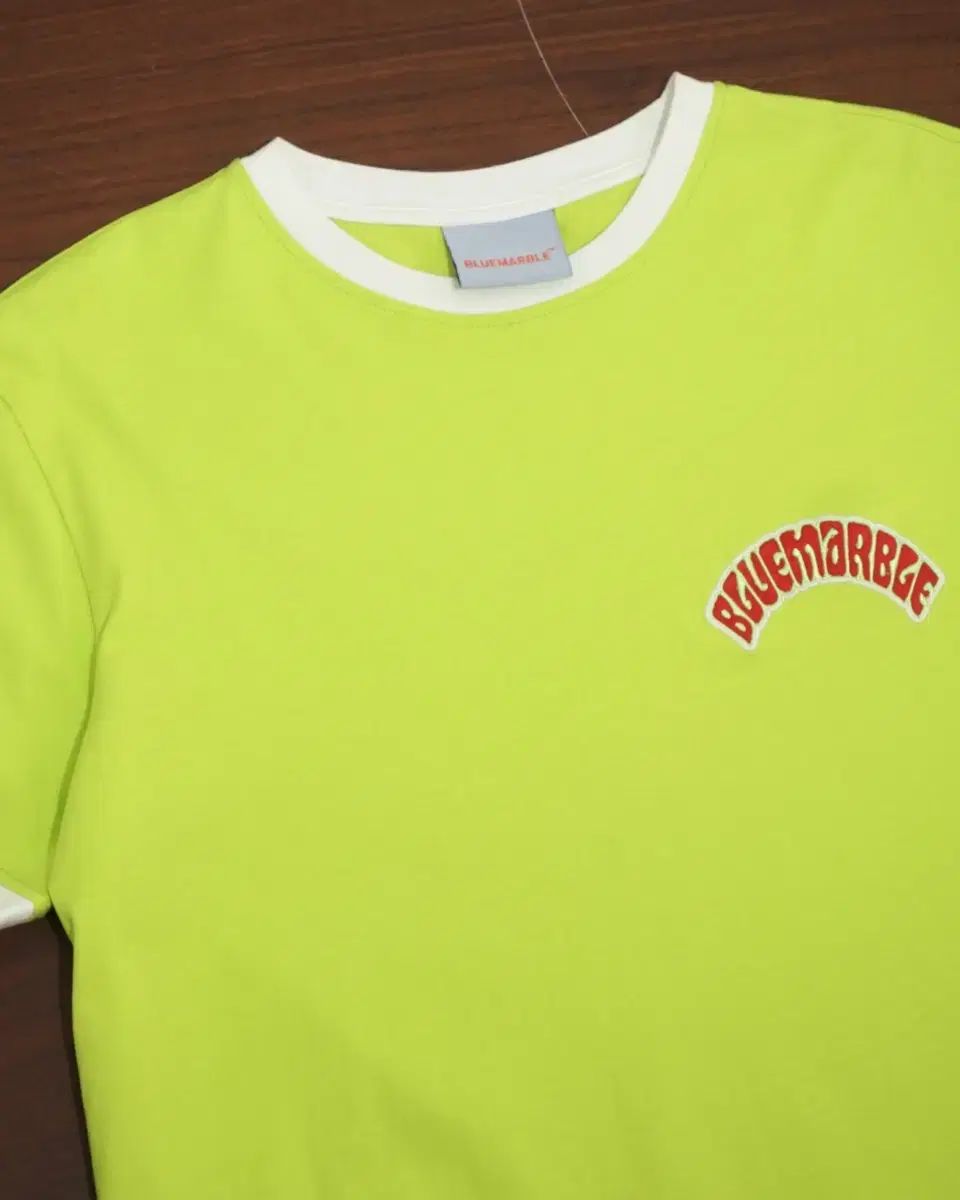 ブルーマーブル ロゴ エンボス Tシャツ