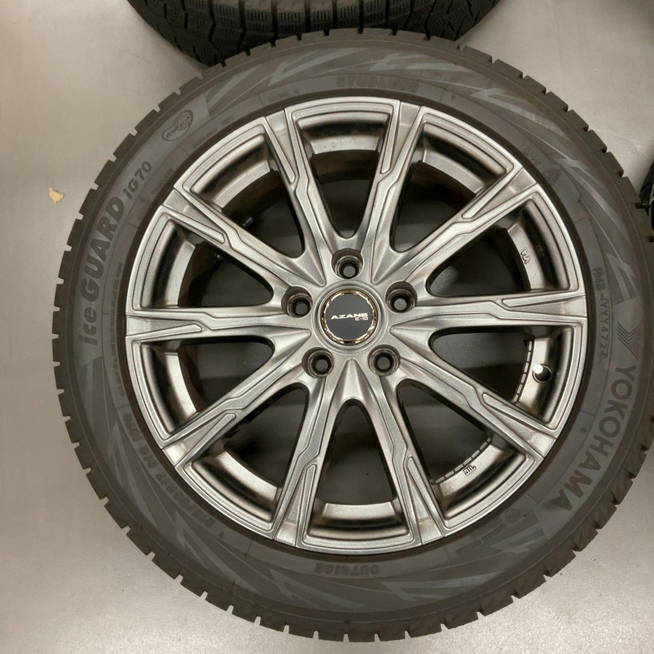 5穴PCD114.3 17インチ 7J+43 AZANE E-10+215/50R17 YOKOHAMA ice GUARD 