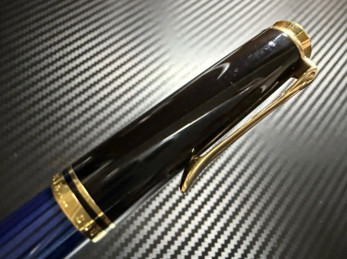 極美品 ペリカン スーベレーン R400 青縞 ローラーボール 極美品 ペリカン スーベレーン R400 青縞 ローラーボール - メルカリ