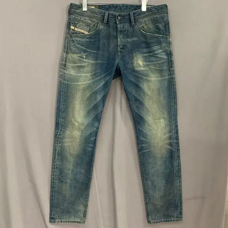 32インチ DIESEL belther Regular スリム テーパードフィット ウォッシュ デニム