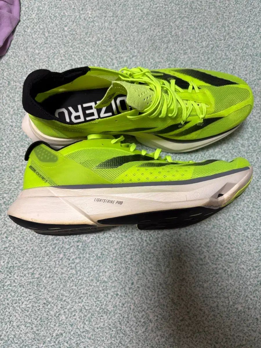 アディダス アディゼロ プロ3 ルーシッドレモン ランニングシューズ