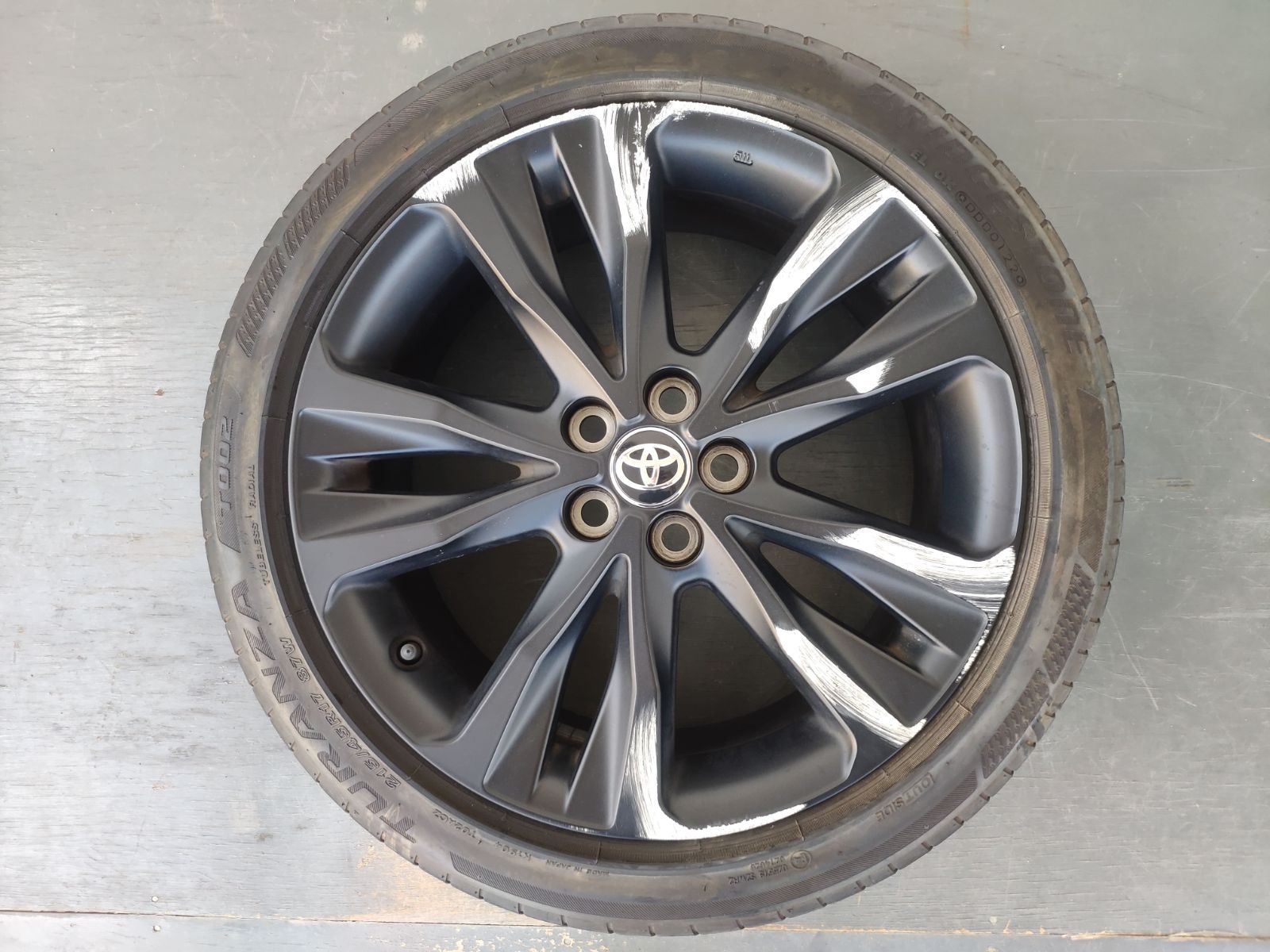 トヨタカローラツーリング/スポーツ 純正ホイール 17×7.5J+50 PCD100 5穴 マットブラック タイヤ ブリヂストン トランザ 215/45R17 2020年