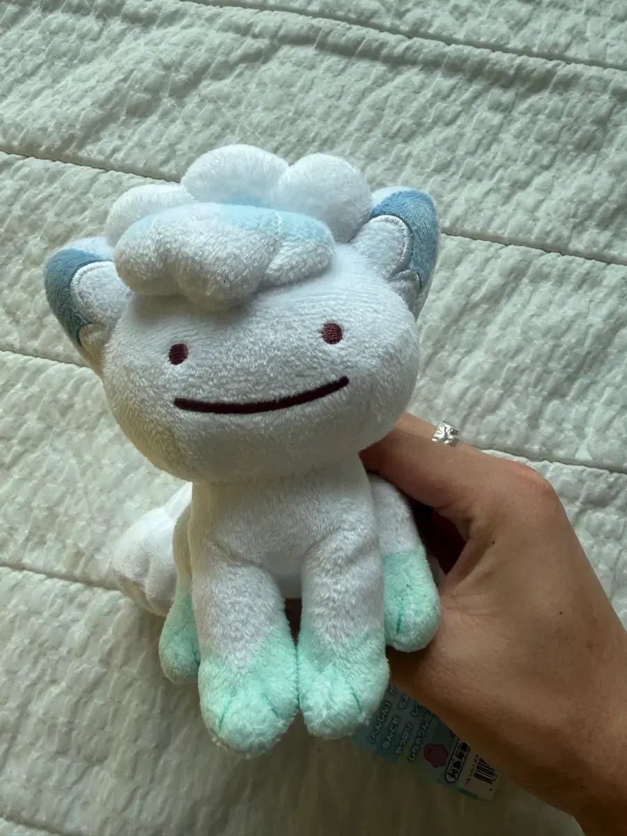 聖水メタモンPLAY メタモン変身 ALOLAロコンぬいぐるみ 出品