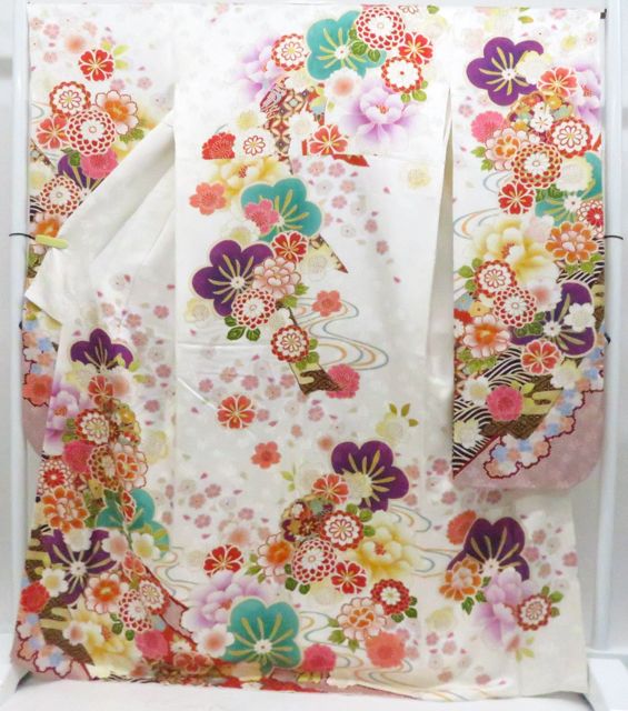 【京松】振袖 金駒刺繍 金彩 貸衣裳屋処分品 古典花文様 着物 正絹 身丈約171.5cm 裄丈約67cm r8z06-144