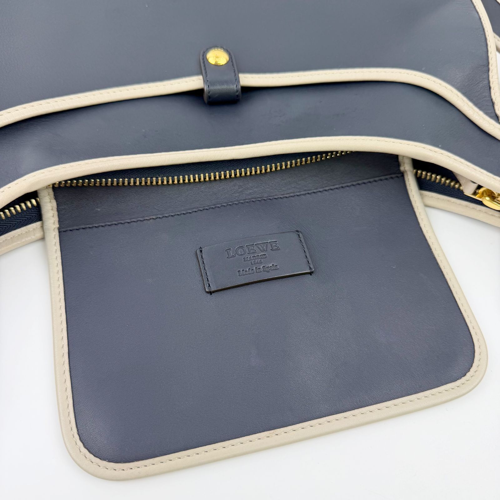 中古】LOEWE ロエベ アナグラム レザー ショルダーバッグ レザー 
