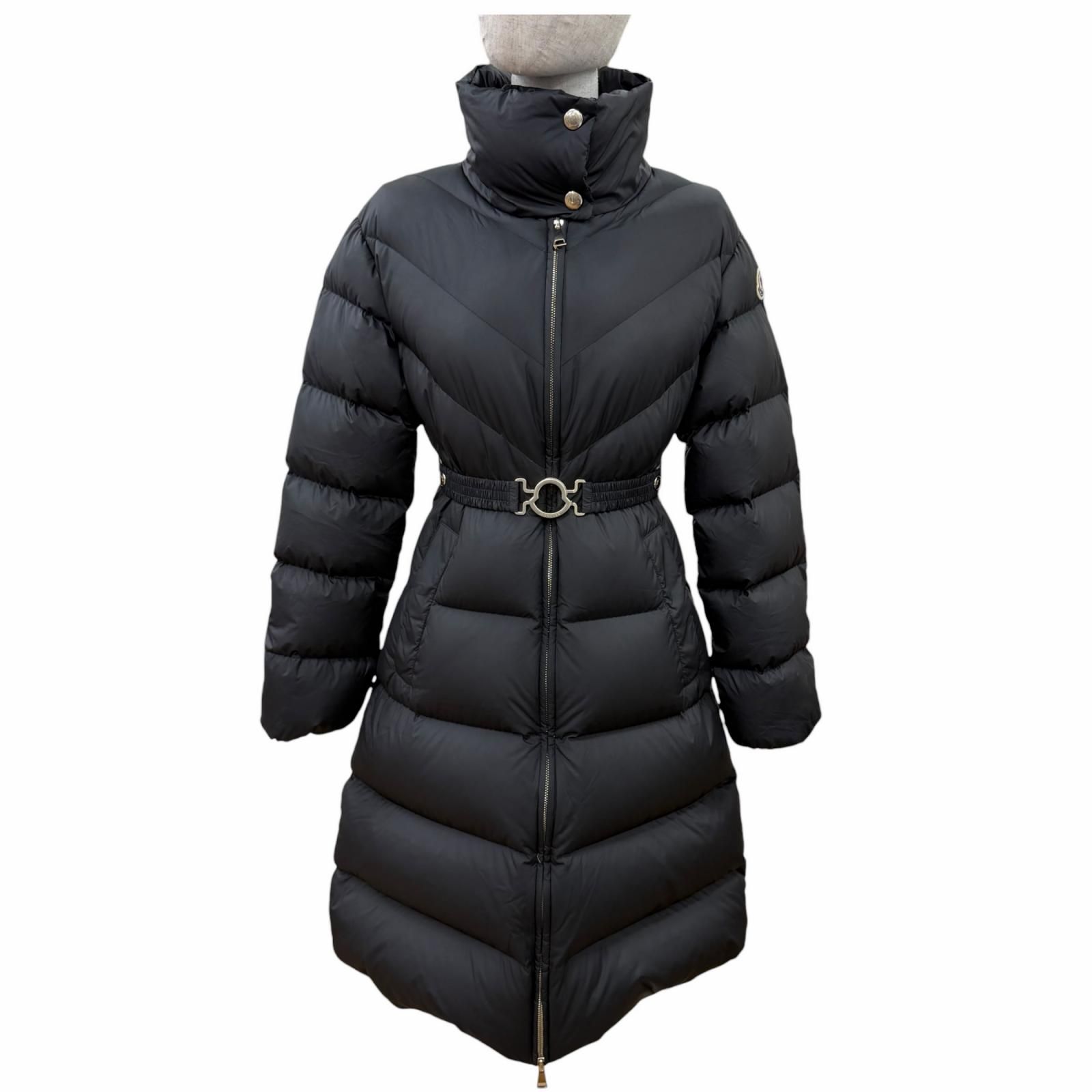 美品☆MONCLER モンクレール 2024年製 BROU ロゴワッペン・ベルト付 ダウンコート ブラック 00 国内正規品 レディース ガーメント・ハンガー付き