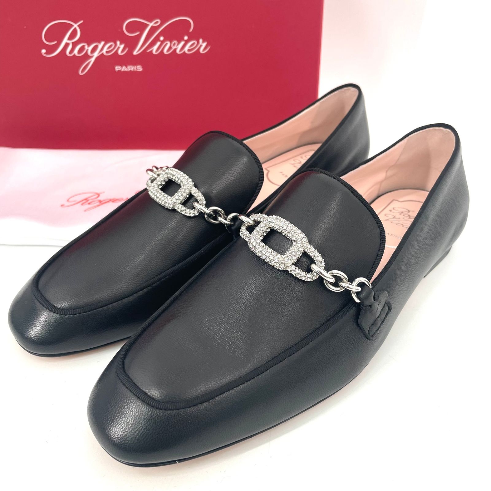 未使用品 ROGER VIVIER ロジェヴィヴィエ 現行 2024製 シューズ ストラスチェーン付きローファー レザー 保存袋付き 箱付き