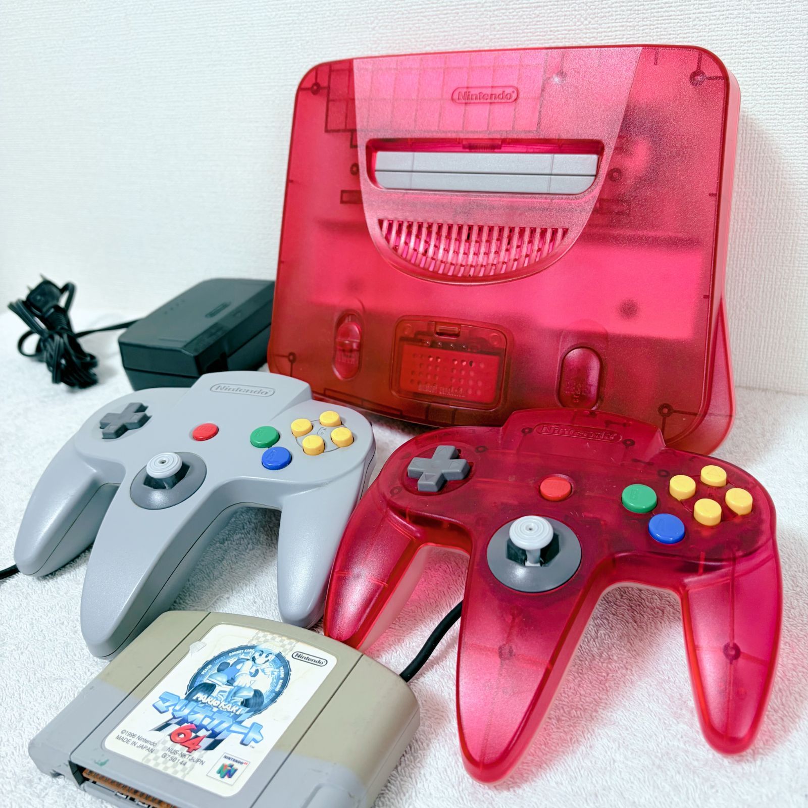 【クーポンあり】 美品 拡張パック付き ニンテンドウ64 コントローラー2個付き クリアレッド ソフト付き 【0288】