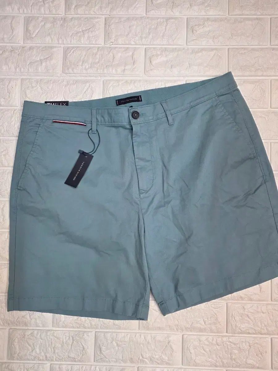 新品 Tommy Hilfiger トミーヒルフィガー ハーフパンツ ミント色 38サイズ