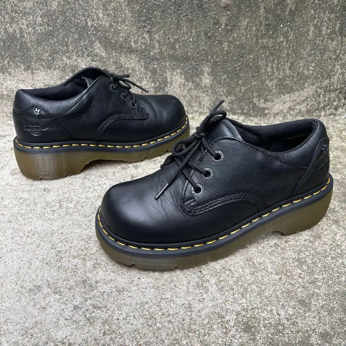 5UK DR. MARTENS ディノ・イチャン 3ホール THE B ドビ シュー (240)