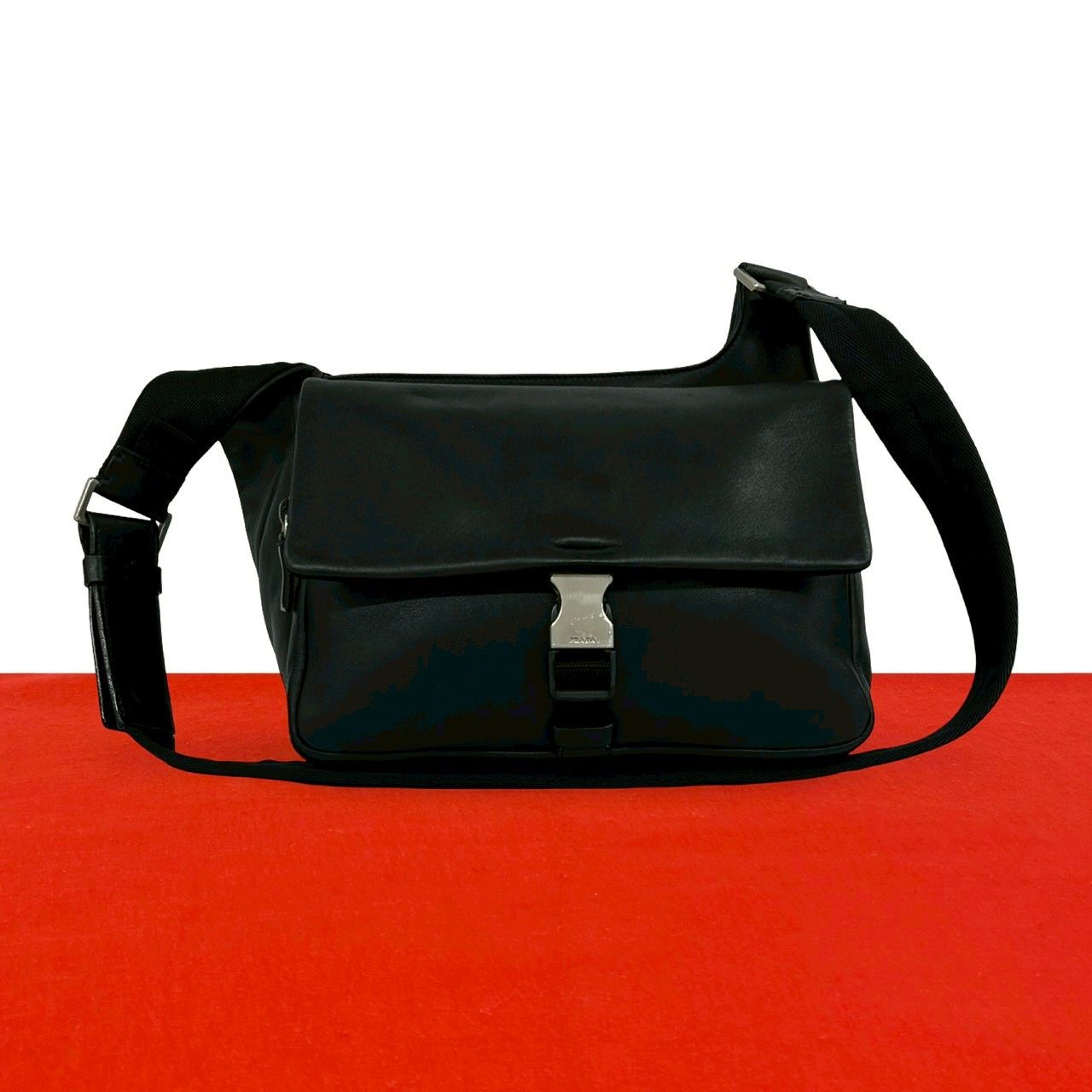 極 美品 PRADA プラダ ロゴ 金具 レザー 本革 ナイロン ショルダーバッグ サコッシュ ボディバッグ ポシェット ブラック 黒 37531