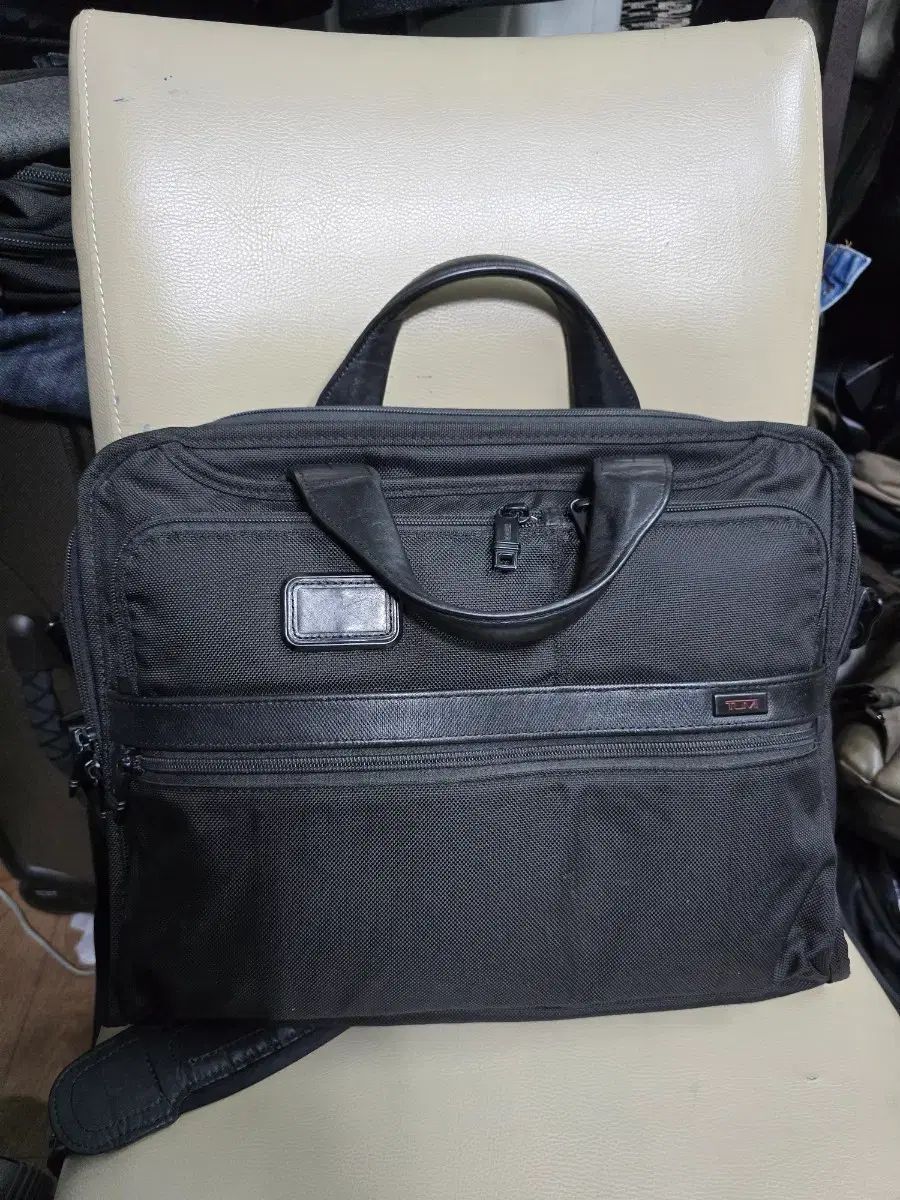 トゥミ ブリーフケース 書類バッグ ブラック (tumi26108D2)