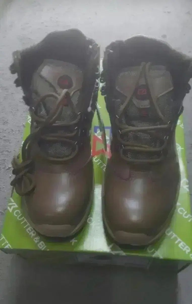 Cutter＆Buck(カッター＆バック) 安全靴 カーキ 235mm