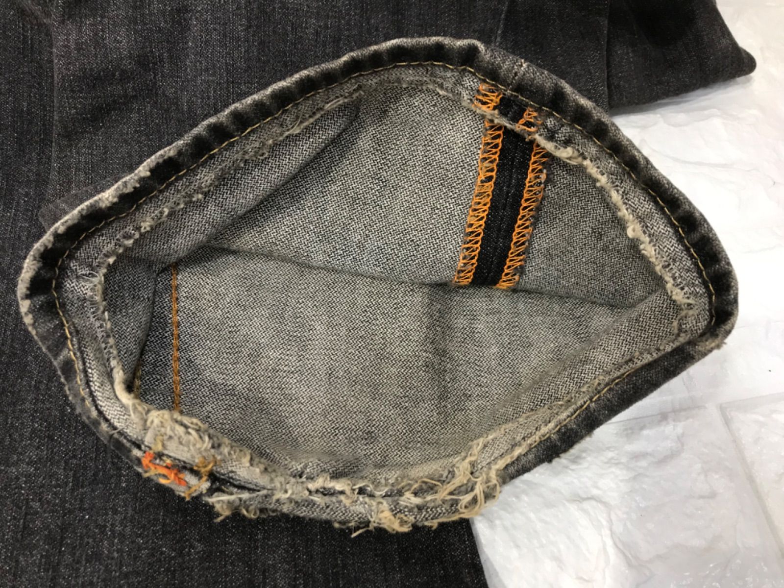 TRUE RELIGION デニムパンツ