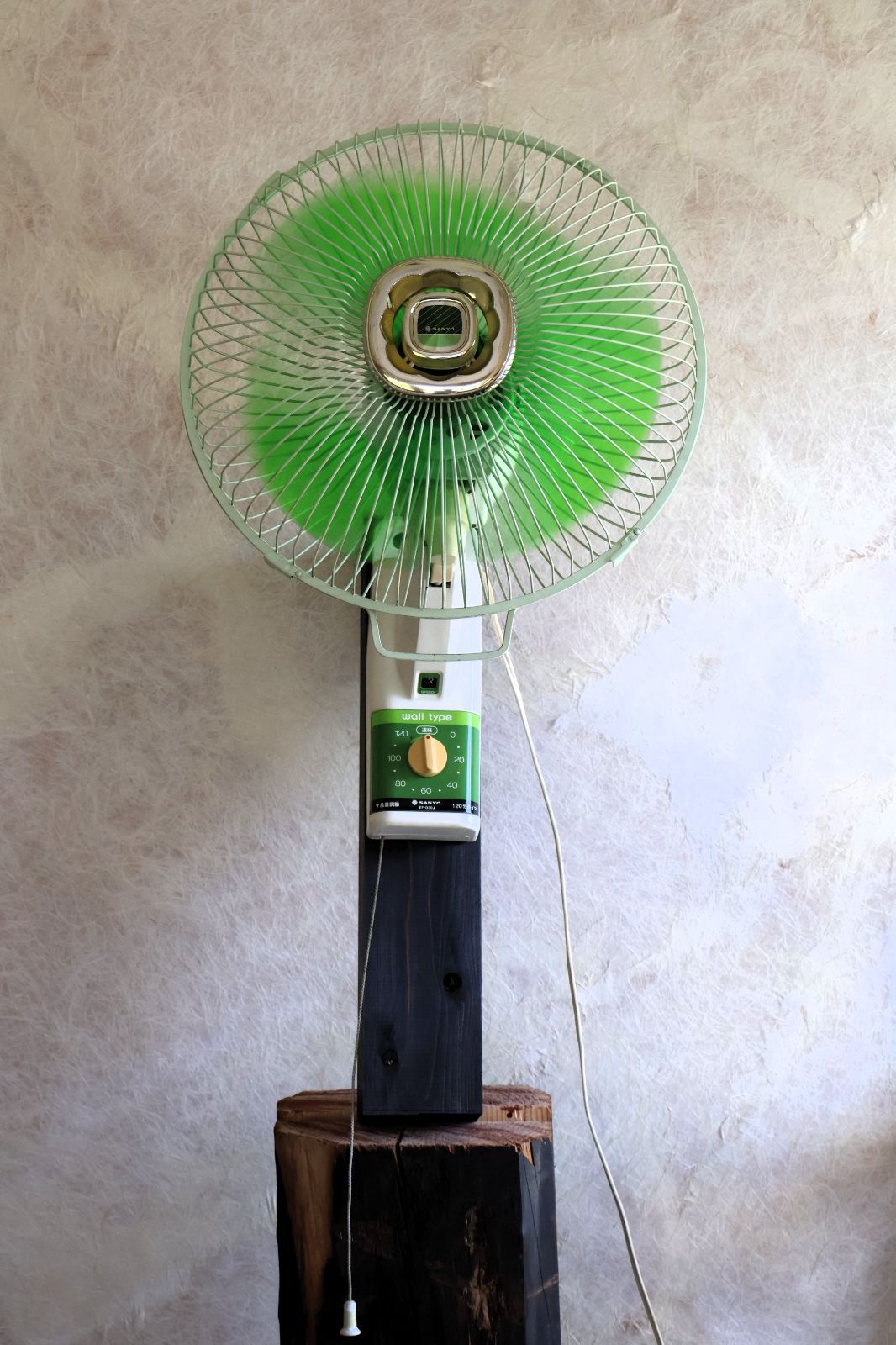 ``` 三洋電機 壁掛扇風機 EF-D30J 緑羽根 昭和レトロ Vintage Japanese Wall Fan SANYO 120分タイマー 一点物 ```