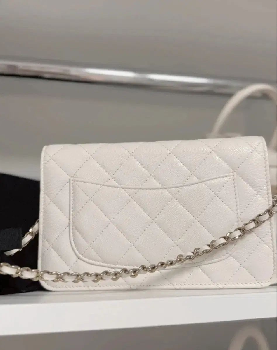 シャネル 白 キャビア woc