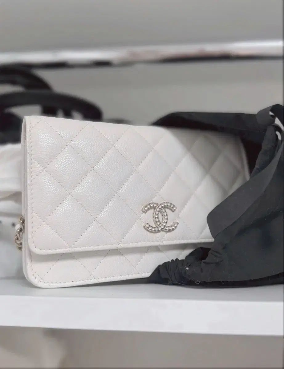 シャネル 白 キャビア woc
