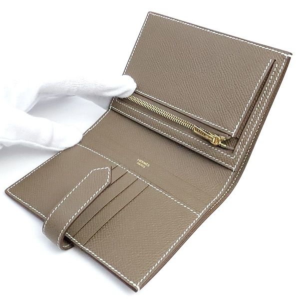 【広尾店】新品 エルメス HERMES ベアンコンパクト 二つ折り財布 エプソン エトゥープ K刻印(2025年) G金具 【19316】