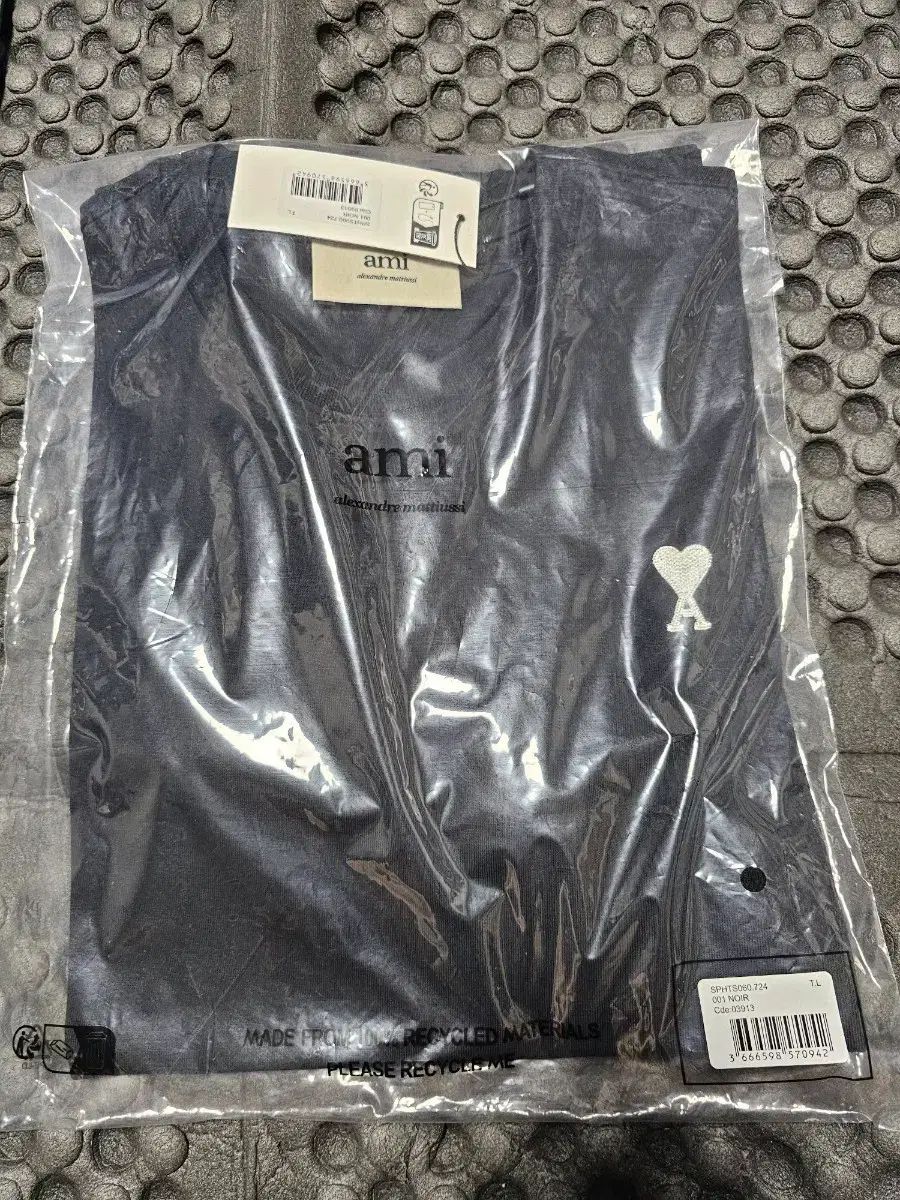 アミ 半袖Tシャツ ブラック L