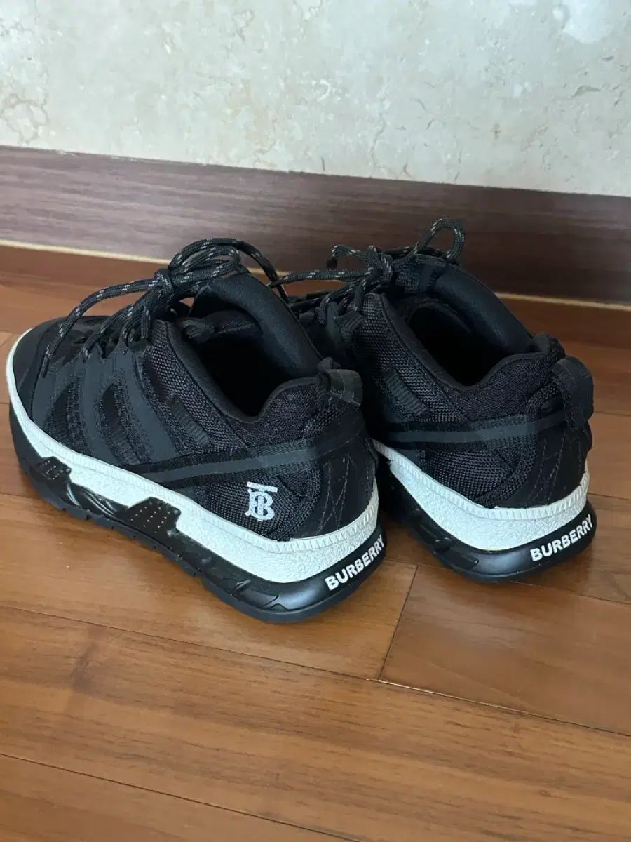 バーバリー メッシ ヌバックレザー ユニオン スニーカー