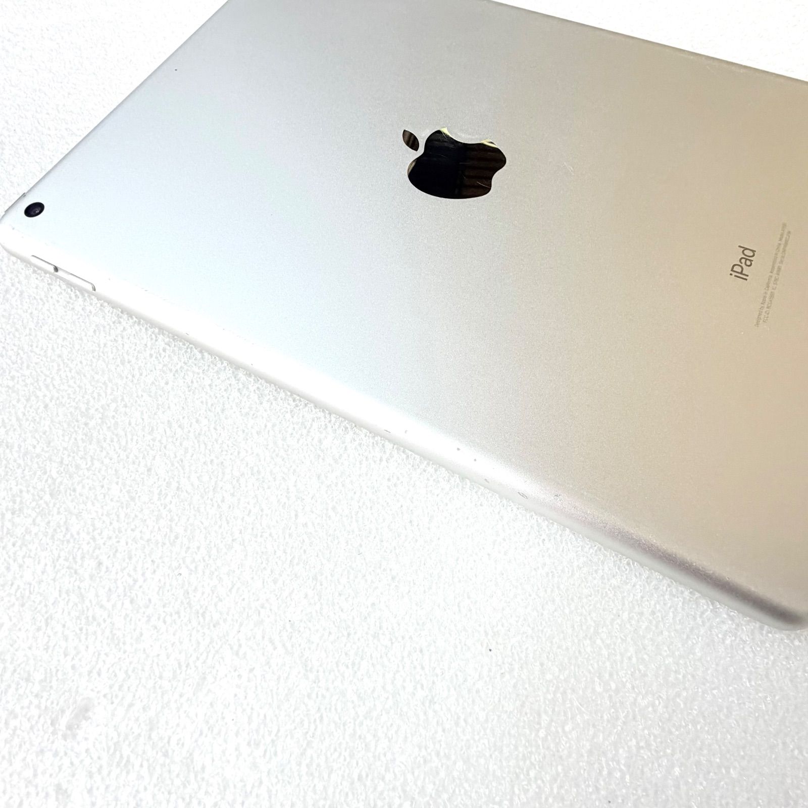 iPad 第6世代 32GB シルバー 中古 A1893 - メルカリ