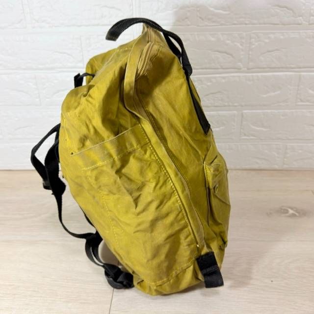 オリーブグリーンのリュック Fjallraven Kanken フェールラーベン 