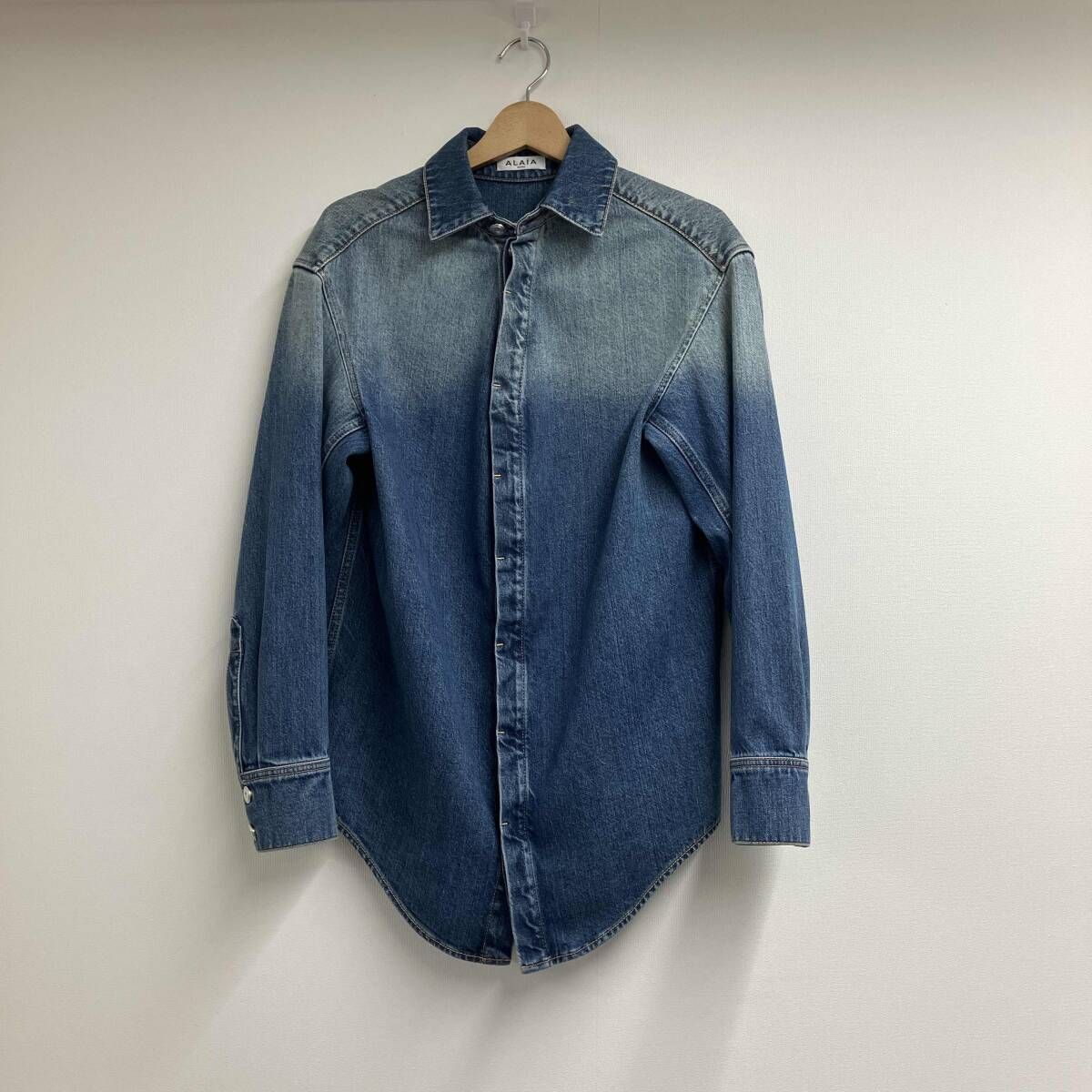 ALAIA PARIS グラデーションデニムシャツ／AA9C08511T441