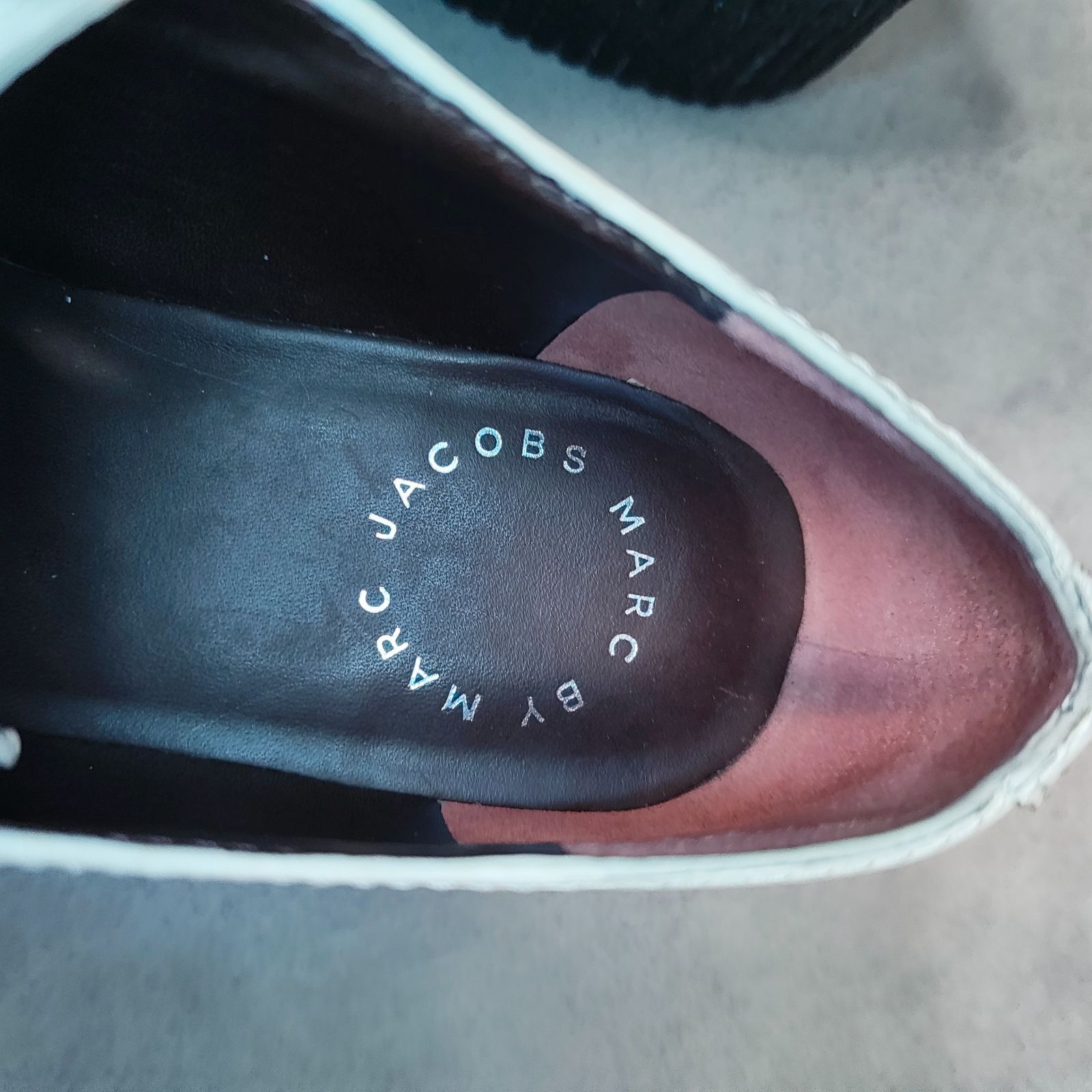 00s MARC BY MARC JACOBS Y2K Archive スタッズ 厚底 ラバーソール レザー シューズ ホワイト 白 革靴 ベルベットリボン ハトメ ギミック パンク ゴス ローファー プラットフォーム レディース 希少 名作 22.5cm相当