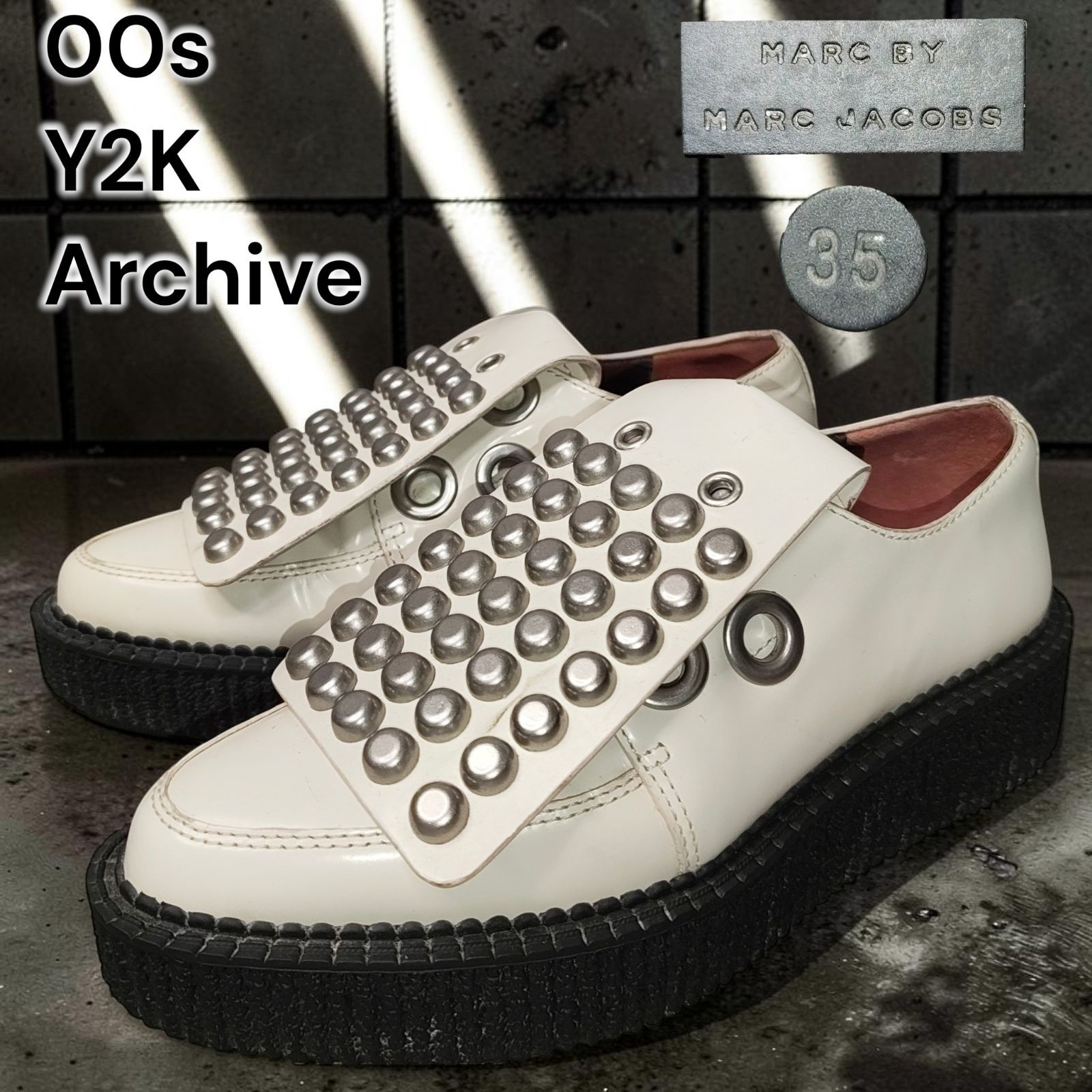 00s MARC BY MARC JACOBS Y2K Archive スタッズ 厚底 ラバーソール レザー シューズ ホワイト 白 革靴 ベルベットリボン ハトメ ギミック パンク ゴス ローファー プラットフォーム レディース 希少 名作 22.5cm相当
