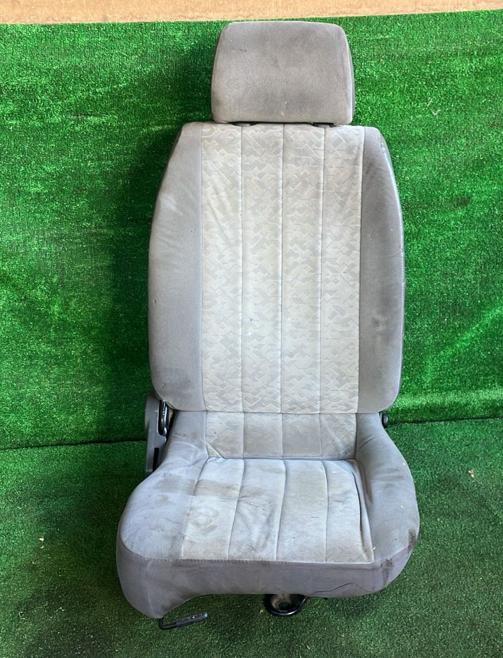運転席シート ニッサン バネット H18年　R-C-14-7135