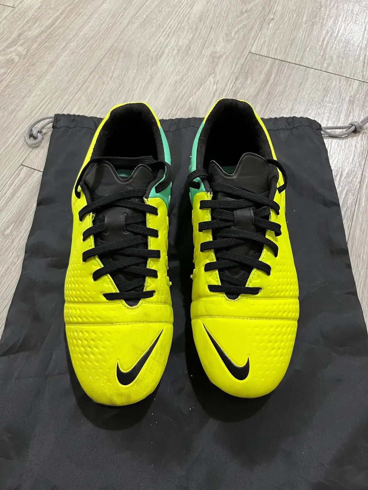 高品質 NIKE CTR360 マエストリ3 HG 250 サッカーシューズ