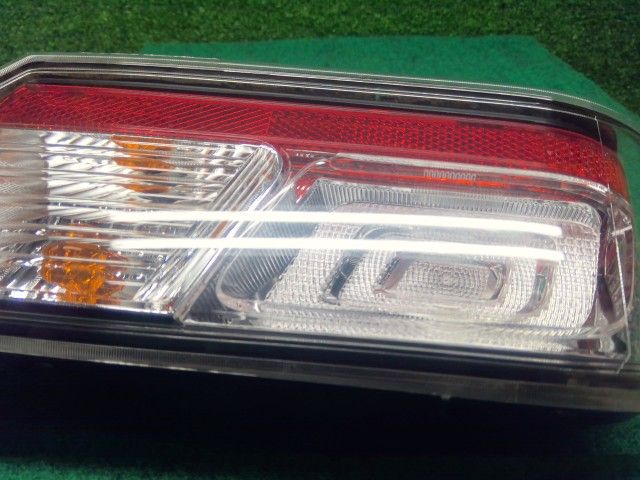 ダイハツ ハイゼット　純正 テールライト 81551-B5080 ハイゼット 右テールランプ 3BD-S331V 81551-B5080- G59 自社品番