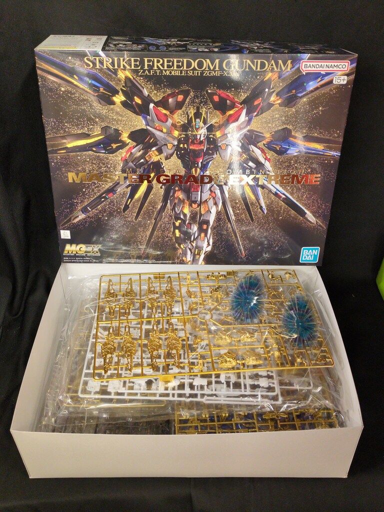BANDAI SPIRITS MGEX 1/100 機動戦士ガンダムSEED DESTINY ストライクフリーダムガンダム/15+表記