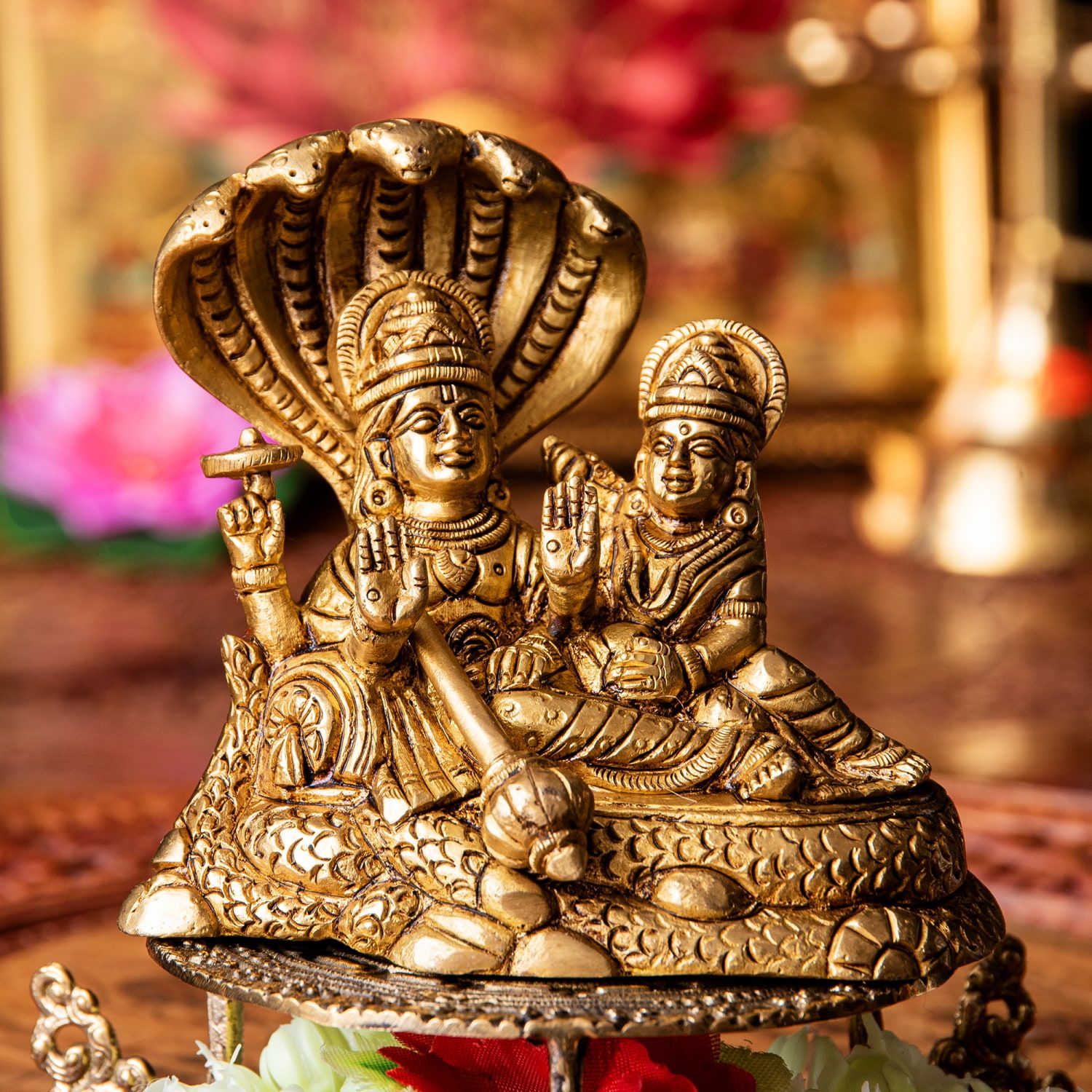 アナンタ竜の上で横たわる ヴィシュヌ ラクシュミー　Vishnu Lakshmi ブラス製　高さ：約10cm / ヴィシ