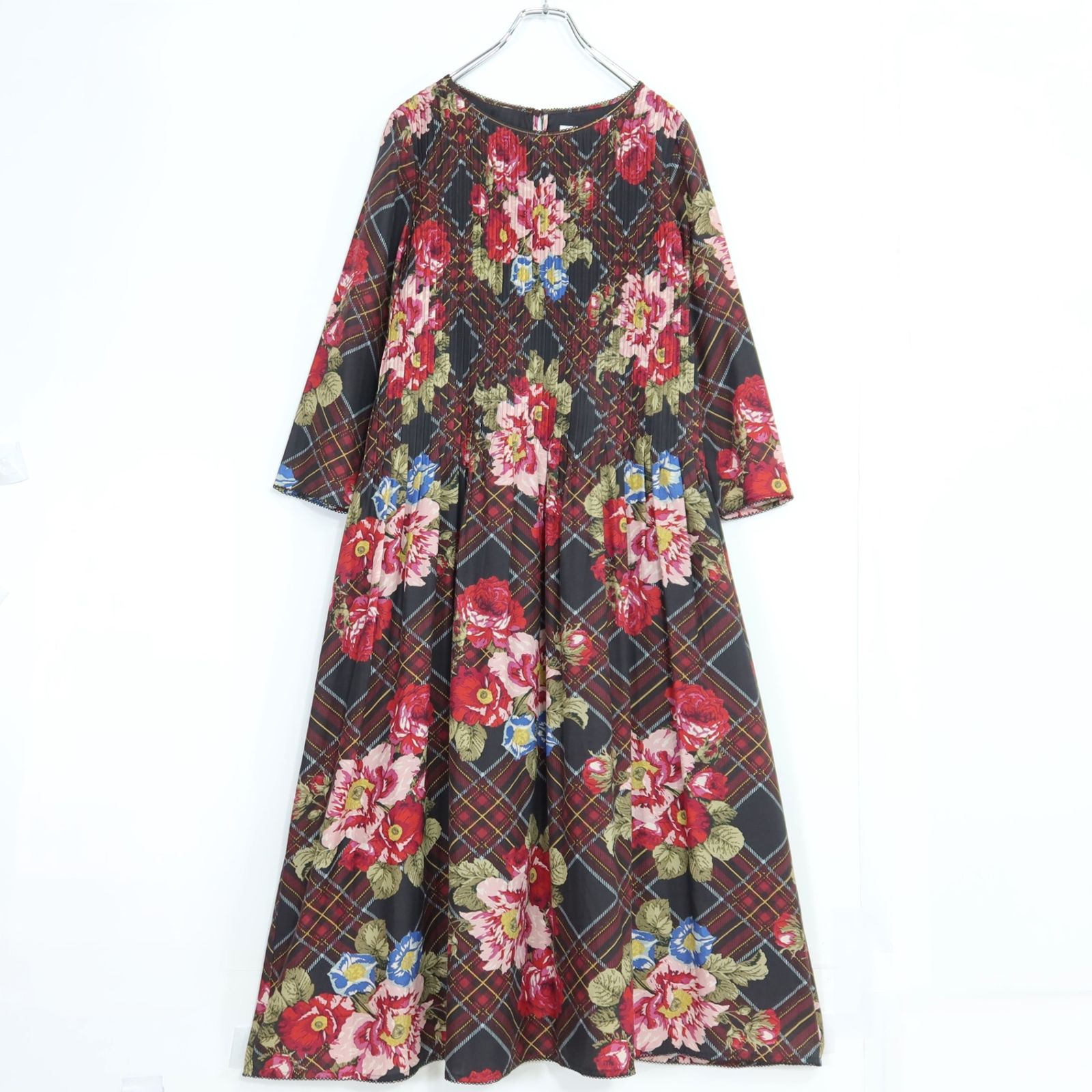 【極美品】インゲボルグ★華やか♪タック使いワンピース サイズ11 黒系 花柄 薄手 z20952