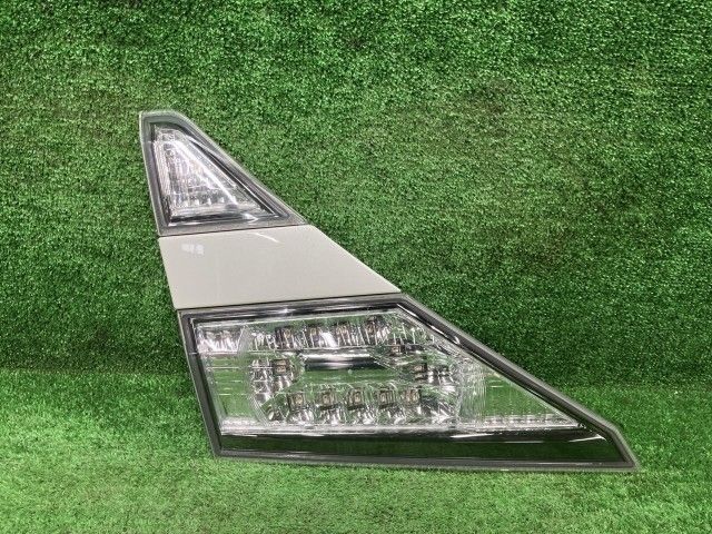 ヴェルファイア ANH25W 左フィニッシャーパネル 2.4Z 4WD 7人 コイト 58-35 81590-58150 070
