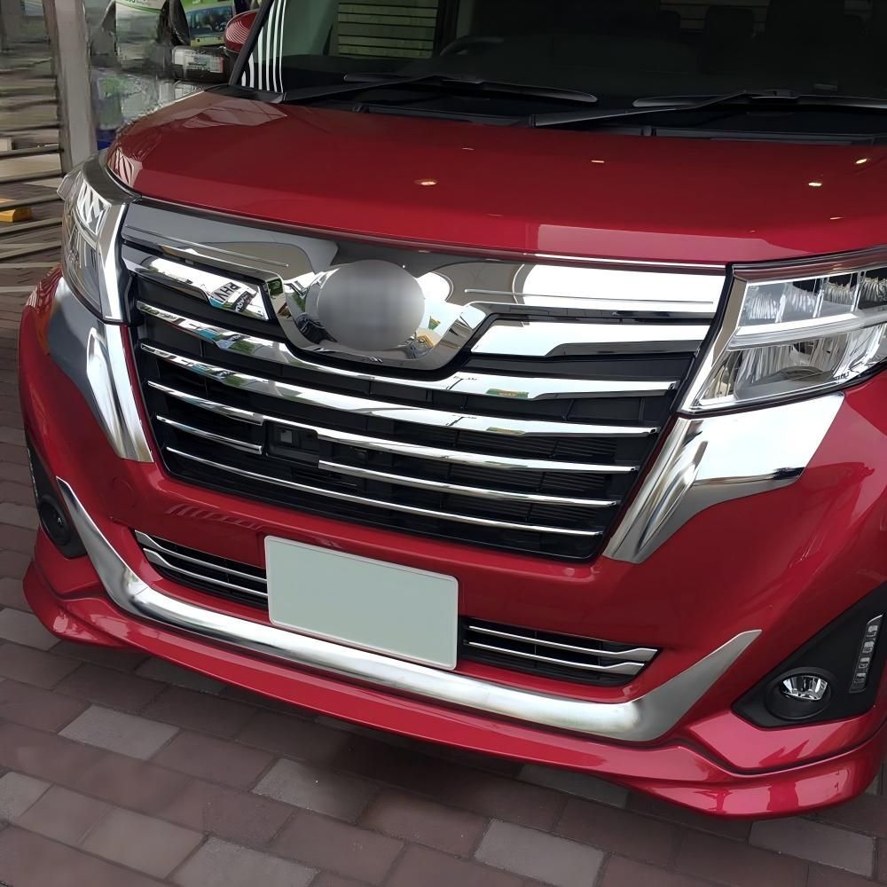 送料無料 トヨタ Toyota ルーミー Roomy フロントロアグリルガーニッシュ 前下グリルメッキモール 4P ABSメッキ 貼り付け式 外装アクセサリー 車体保護 傷隠し 光沢アップ 簡単装着 ドレスアップ 専用設計 フロント周り高級感アップ 車用パーツ
