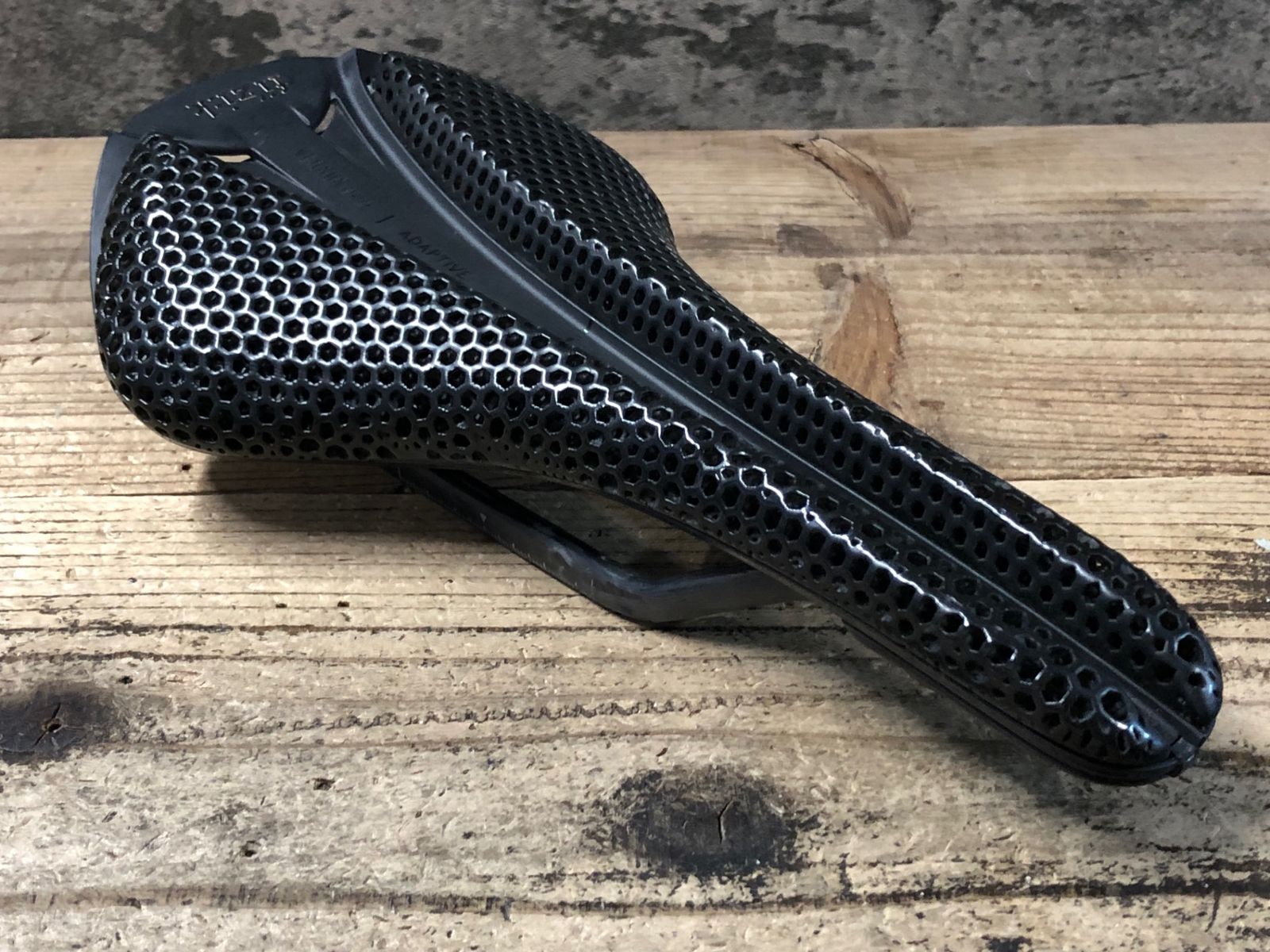 KB504 フィジーク fizik アンタレス ANTARES VERSUS EVO R1 Adaptive サドル カーボンレール 139mm ※後方内部繊維切れ ジャンク